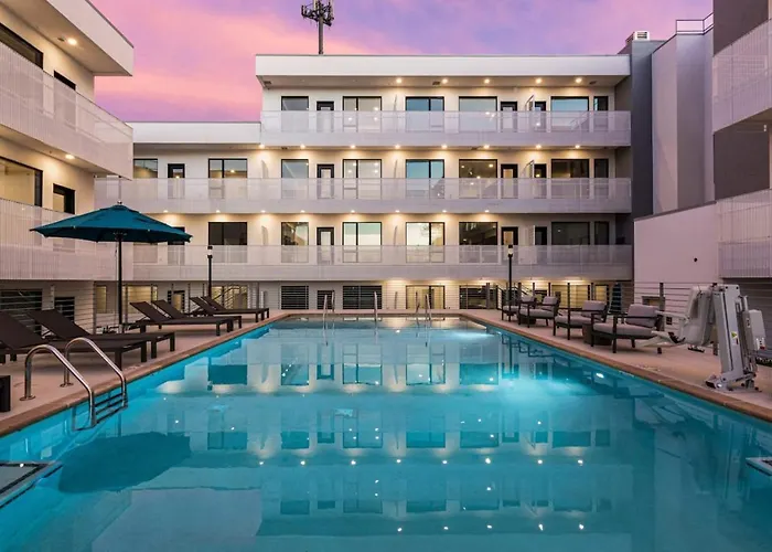 Gulch Condo With Pool Gym Private Patio & Garage Nashville