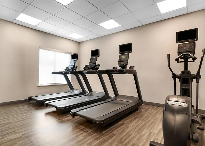 Hampton Inn By Hilton Nashville Airport Century Place